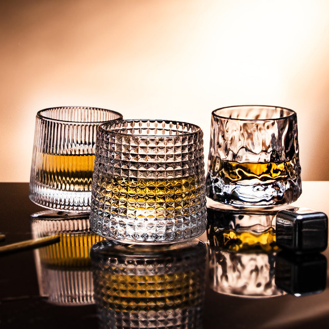 ins日式威士忌酒杯创意旋转时尚玻璃杯啤酒杯水晶洋酒杯家用酒杯